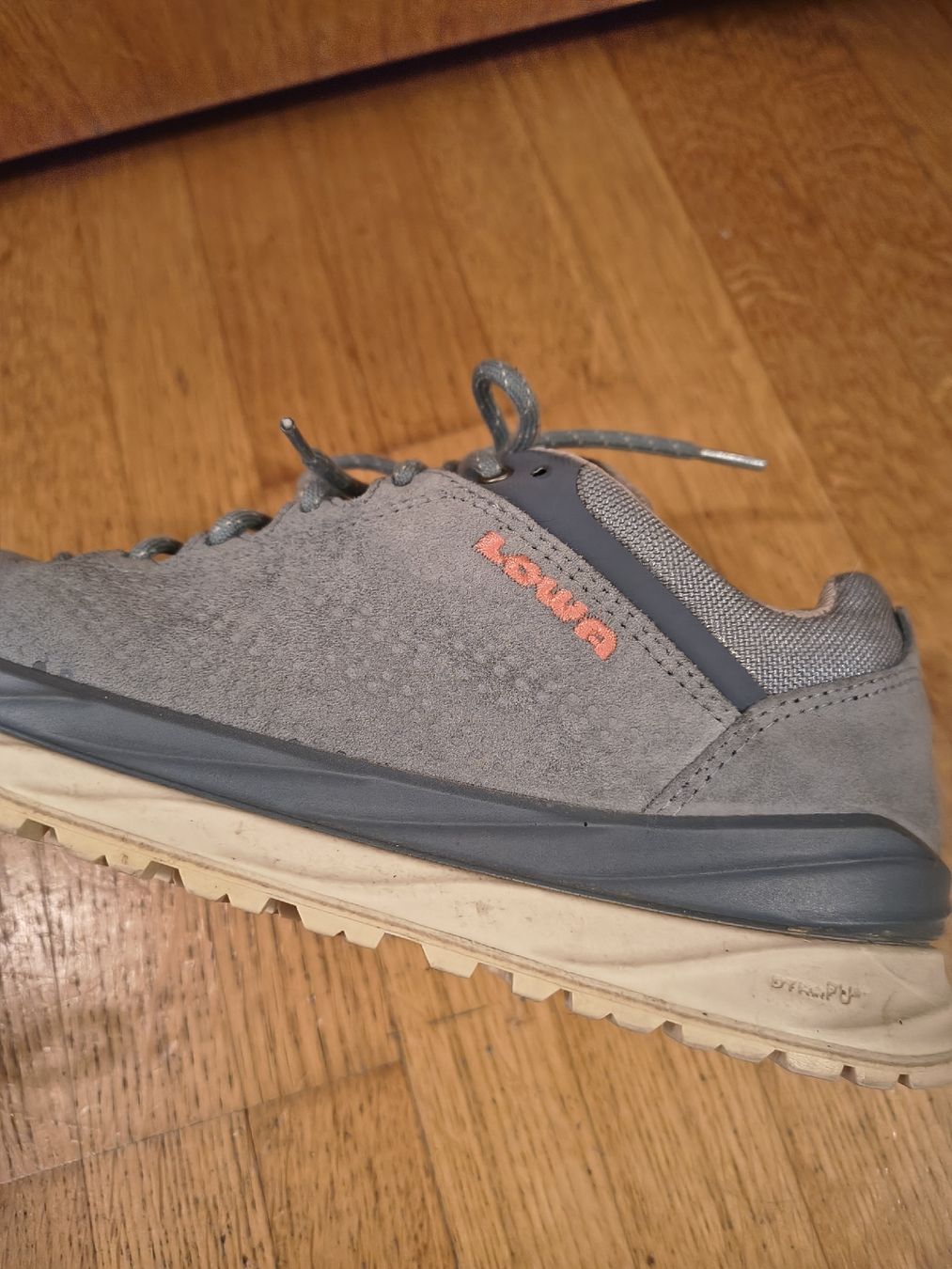 Lowa Scarpe da donna: Lowa Freizeitschuh Grösse 36 – Usato da Plaffeien venduto da selita 1