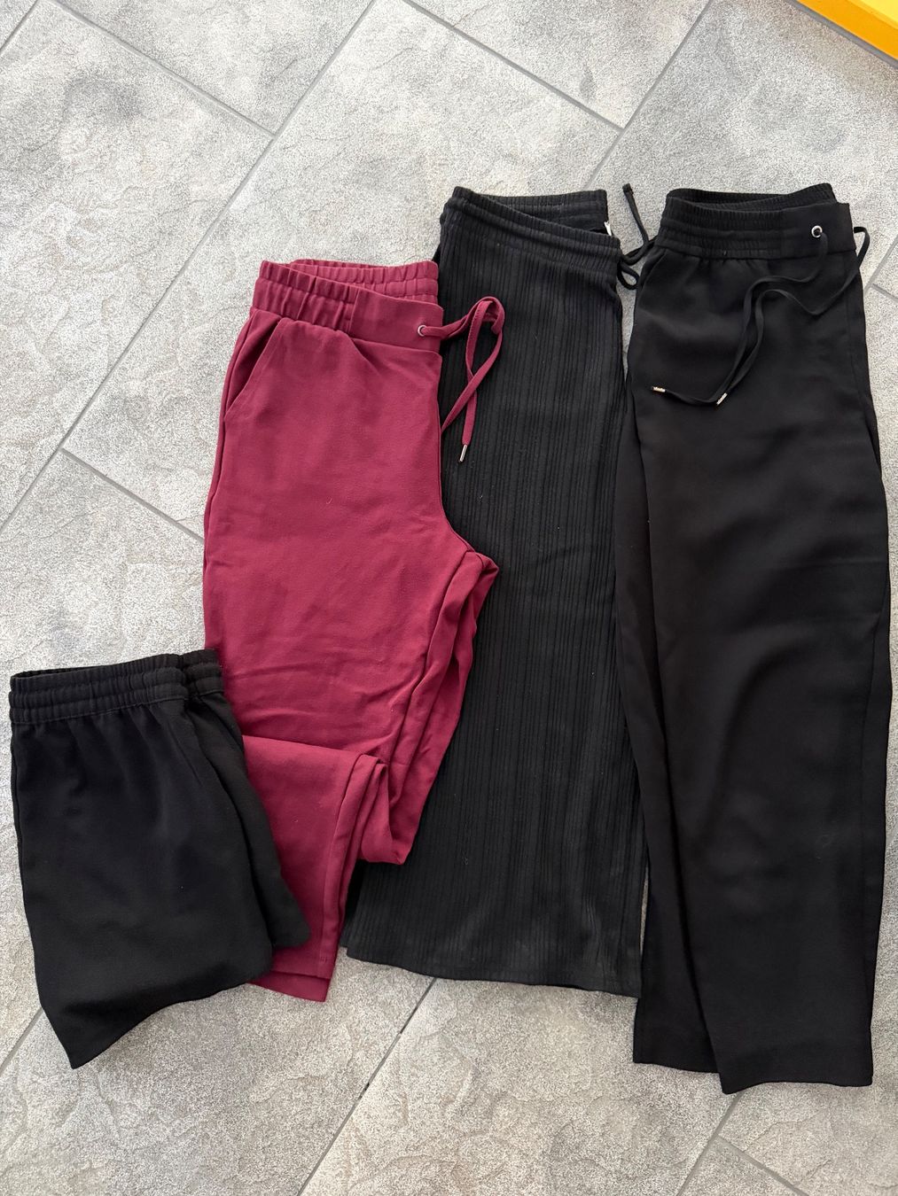 Kleiderpakete: 22-teiliges Markenkleiderpaket Gr. S/M – Gebraucht aus Menznau von sasna 5
