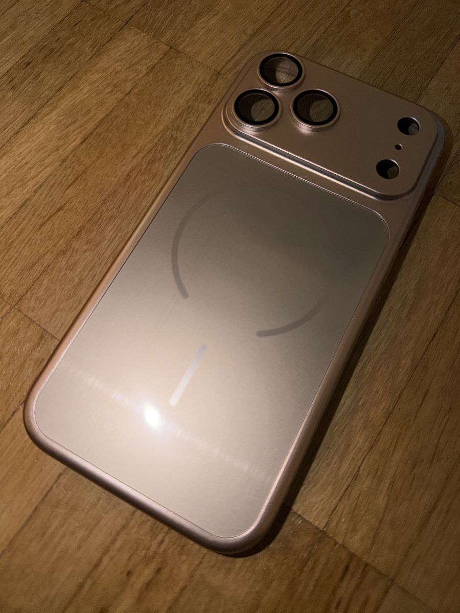 Cover & Protezioni schermo: iPhone 17 Pro Max Schutzhülle – Nuovo e nell'imballaggio originale da Basel venduto da sherlock_bs