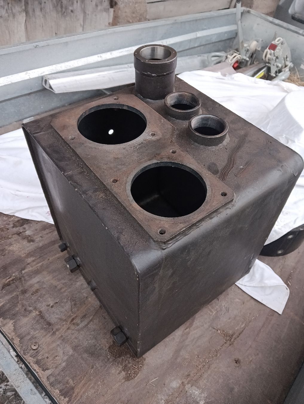 Accessori per altri veicoli: hydraulikoeltank tank hydraulikoel – Usato da Wattenwil venduto da Pistenbullypolar