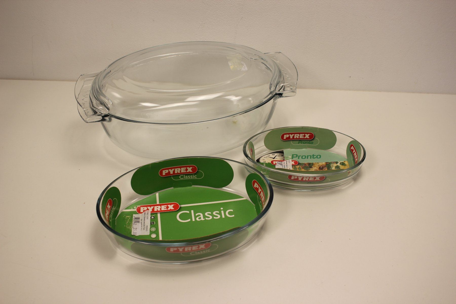 Pyrex Teglie da forno: Pyrex Classic  2 Auflaufformen oval und  1 Kochtopf – Nuovo (secondo la descrizione) da Kägiswil venduto da pebart