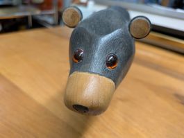 Holzbär signiert