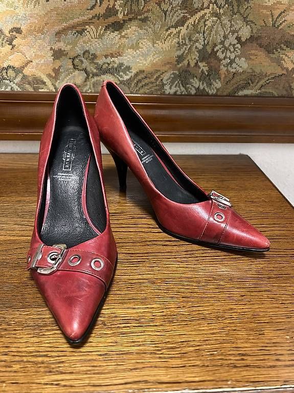 Scarpe da donna: Elegante rote Echtleder Pumps, Grösse 37 – Usato da Frauenfeld venduto da Portuguesaa