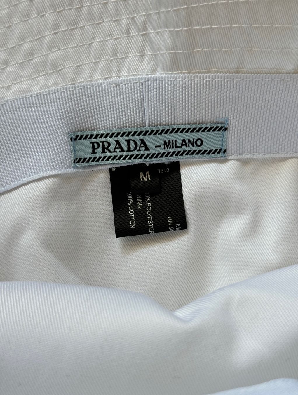Prada Chapeaux, bonnets & casquettes: Prada Re-Nylon Fischerhut Weiss – Neuf avec emballage d'origine à Dielsdorf par MrAnonymous 2