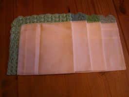 4 schöne Tüechli/Deckeli mit Häkelspitze