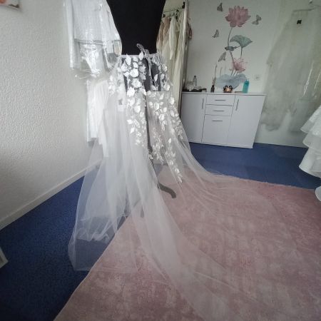 Zusätzlicher Rock, Brautkleid