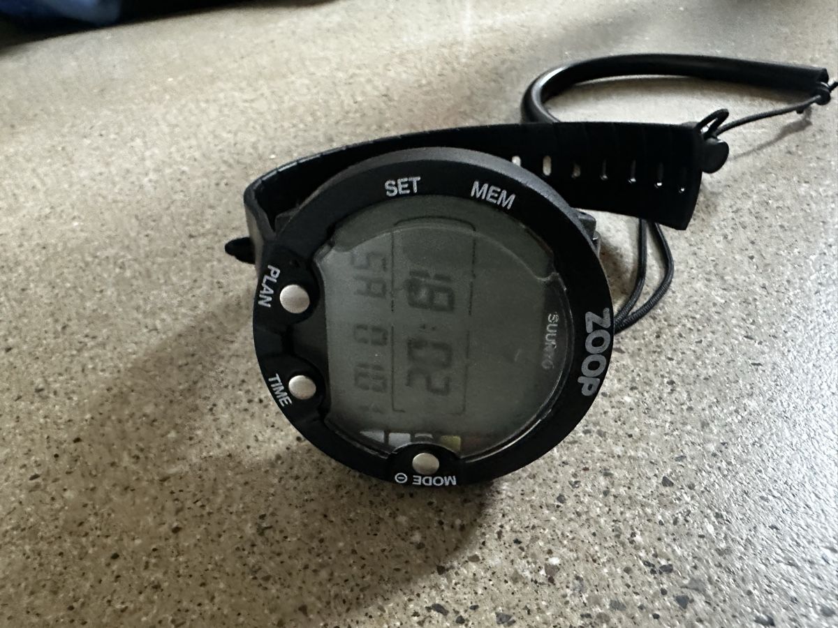 Respiratori & Giubbotti: Suunto Zoop Tauchcomputer, Schwarz – Nuovo (secondo la descrizione) da Onnens FR venduto da grospatapouf