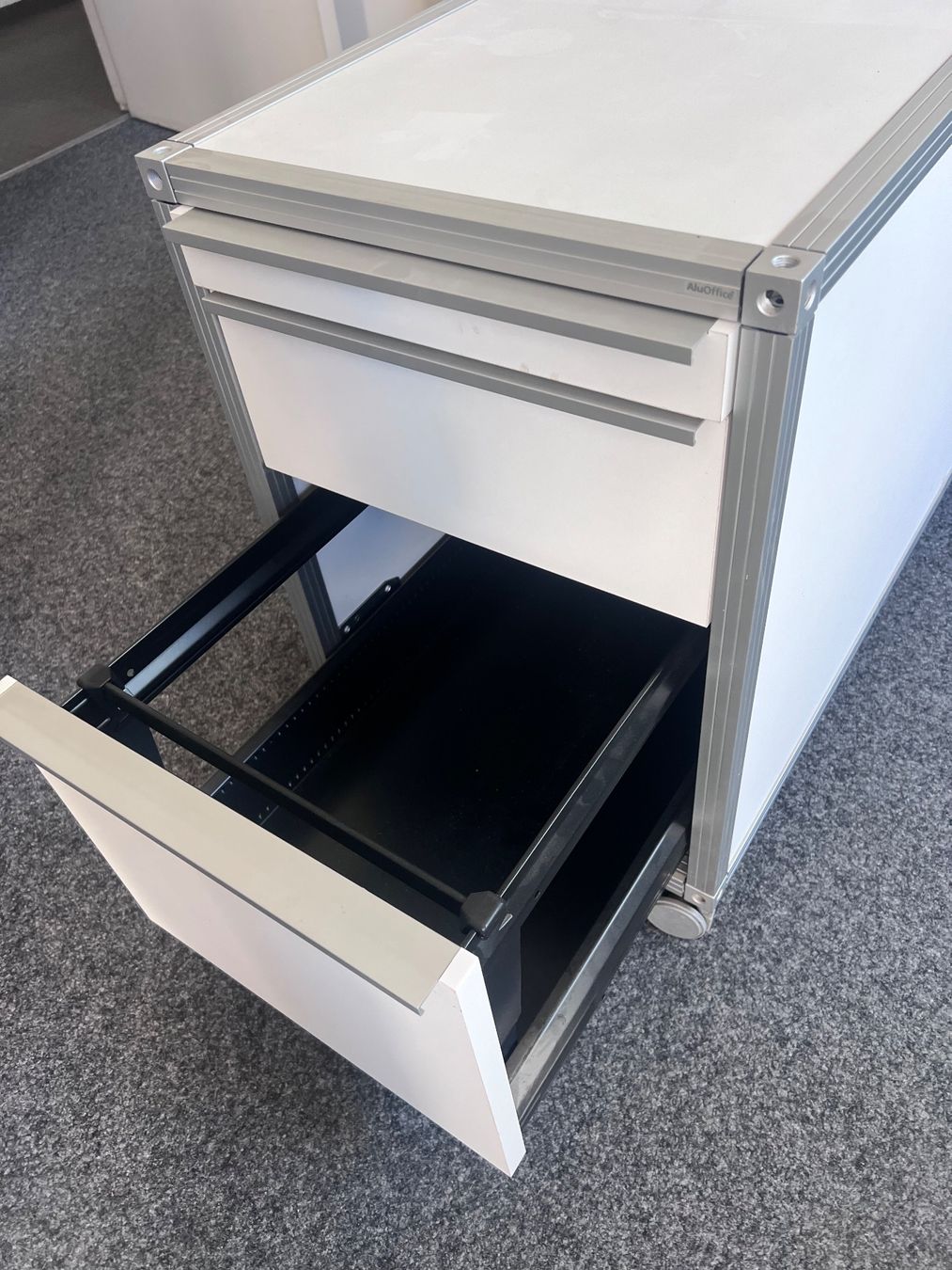 Eléments de bureau: Büro Rollcontainer – D'occasion à Reinach BL par tba_2gyj 1