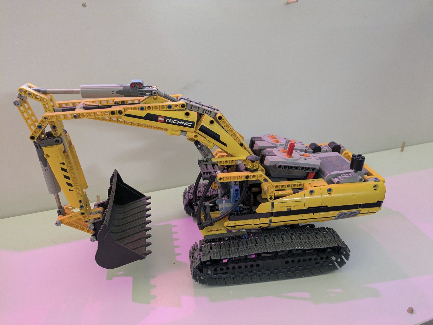 Lego Spielzeuge: LEGO  Motorized Excavator Item No: 8043-1 – Gebraucht aus Weinfelden von ele_m8w9
