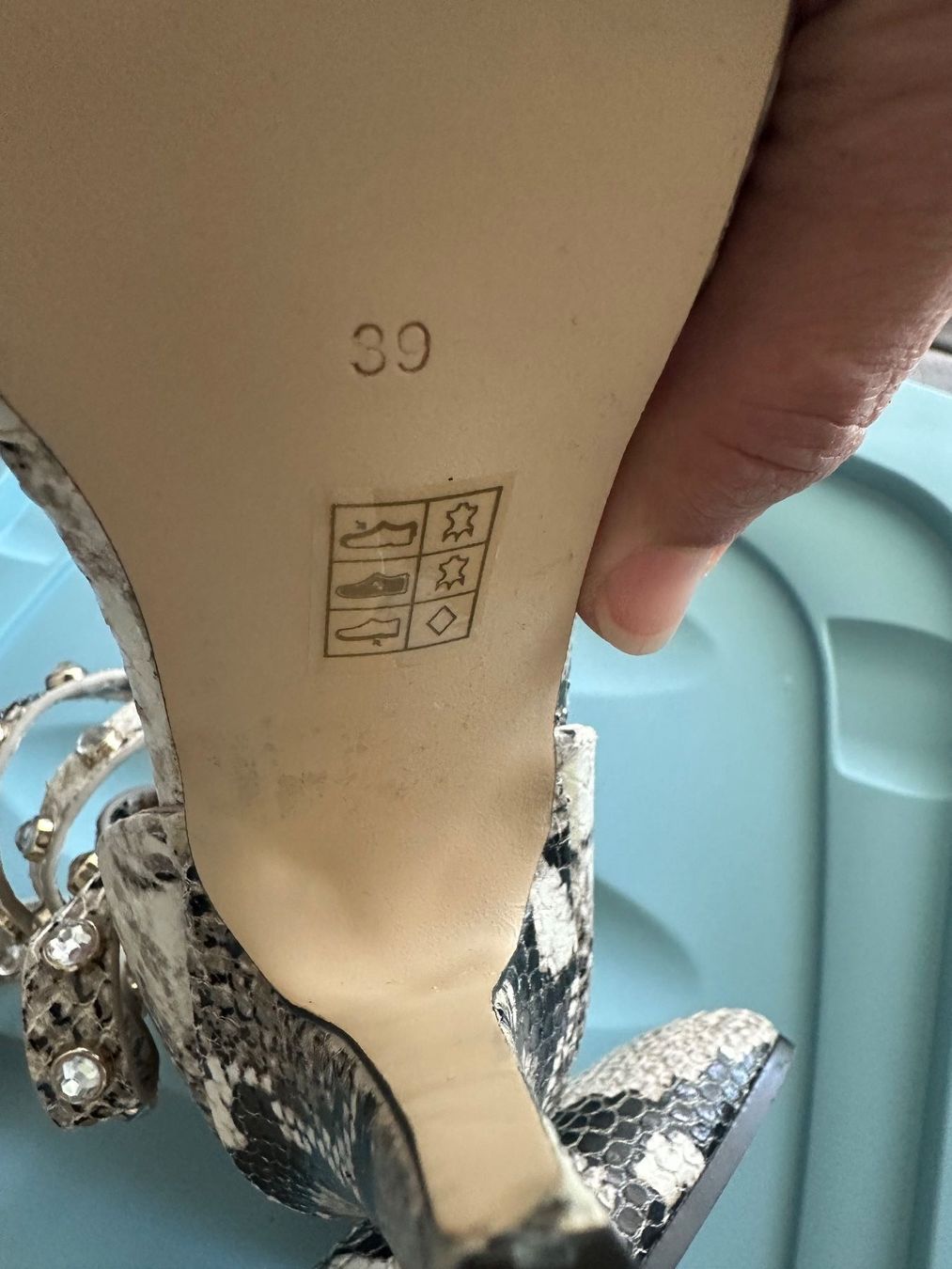Guess Scarpe da donna: GUESS – Usato da Bottighofen venduto da vendeo 5