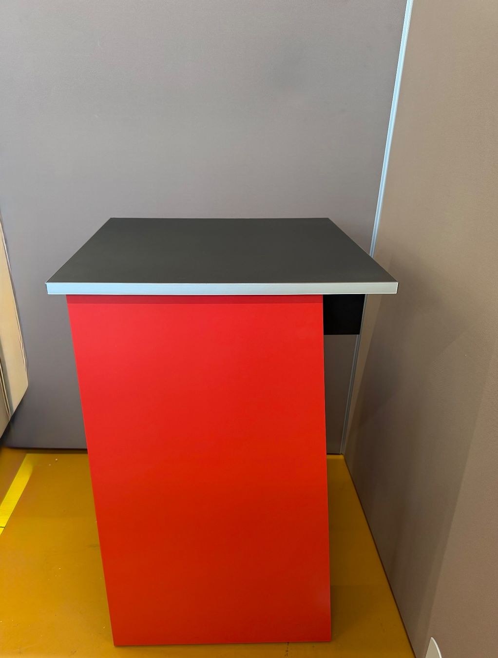 Commodes: Ausstellungsmöbel – D'occasion à Dietlikon par ComdatAG 2