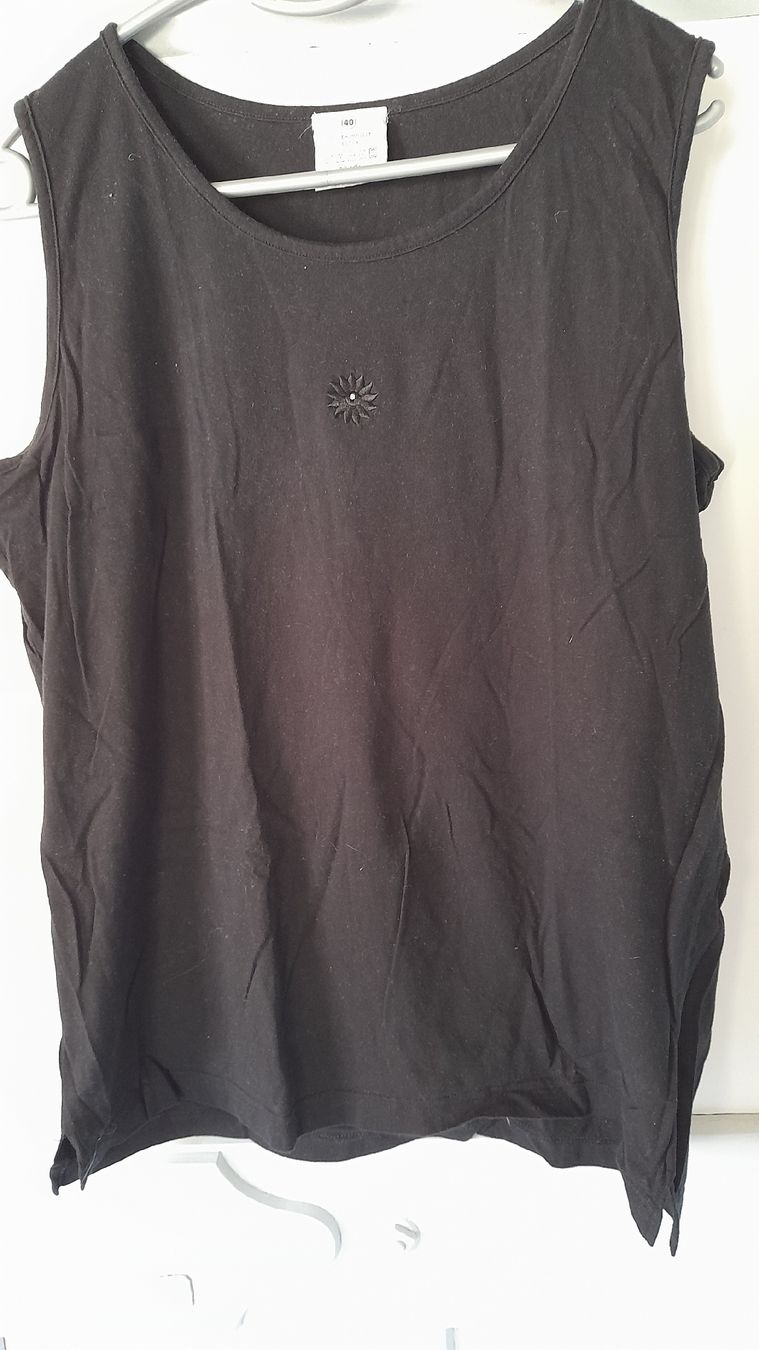Top: Top mit herziger Blume Gr. 40 – Usato da Nesslau venduto da Churfirsten08