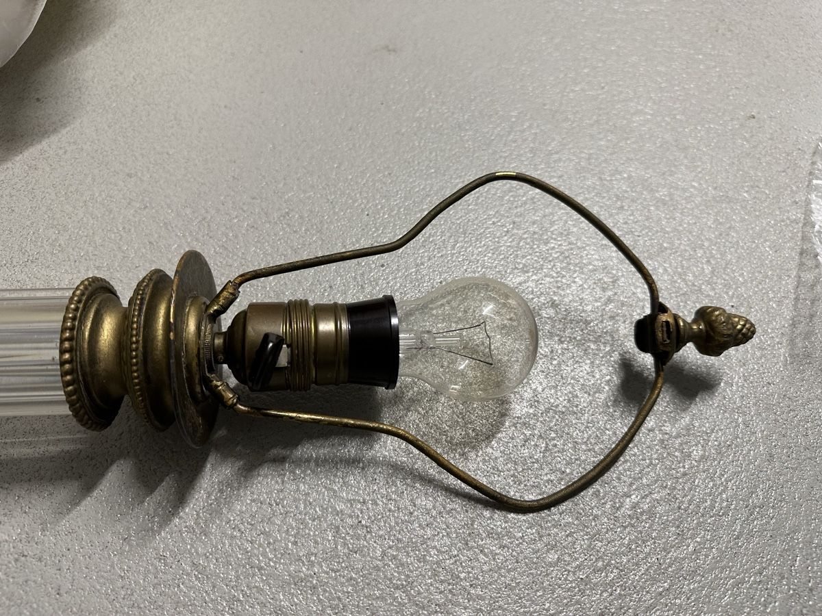 Lampade: Antike Tischlampe mit Glasfuss – Usato da Affoltern am Albis venduto da jonas1009 5