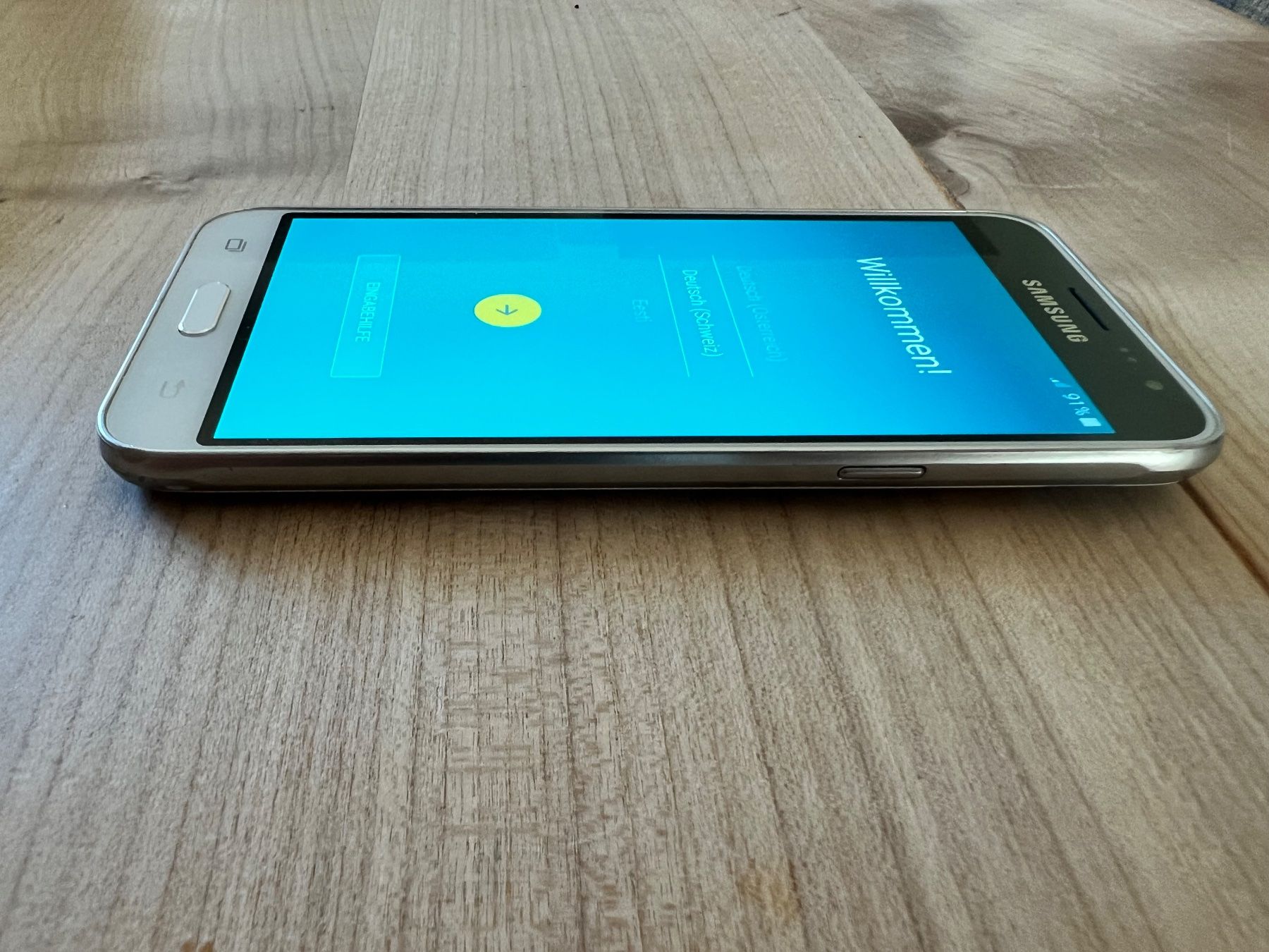 Samsung Handys / Smartphones: Samsung Galaxy J3 (2016) weiss – Gebraucht aus Burgdorf von A006972 9