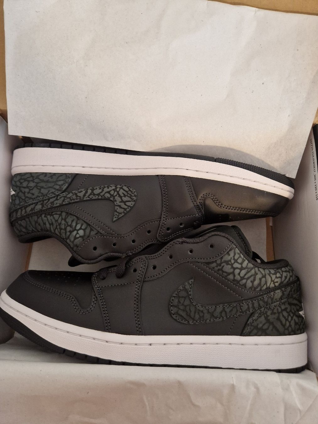 Scarpe da uomo: Nike Jordan 1 Low Black Elephant SE – Nuovo e nell'imballaggio originale da Häggenschwil venduto da albi1990 2