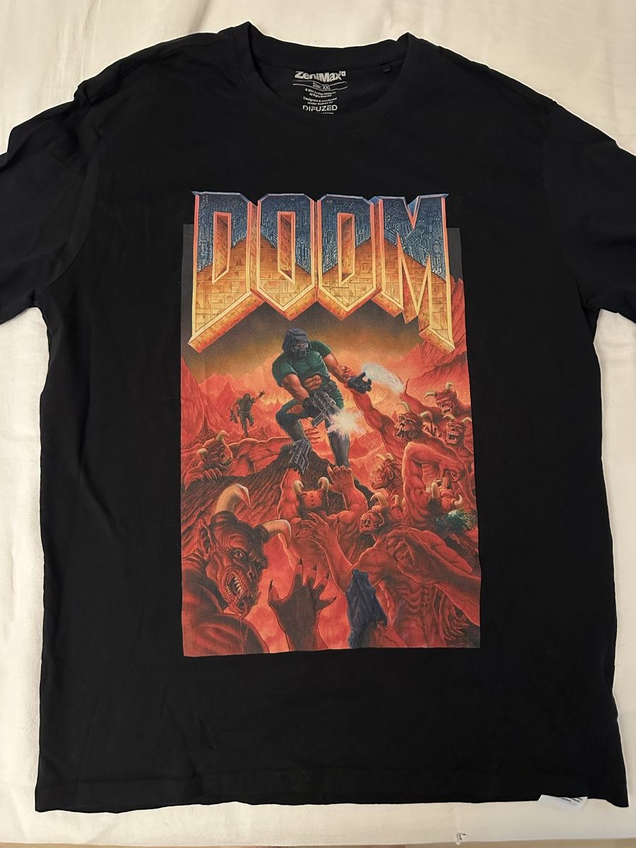 T-shirt: T Shirt Doom – Usato da Toffen venduto da Yulieboo