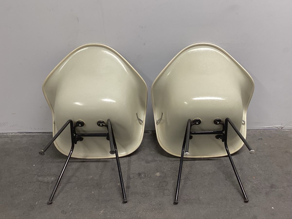 Eames Poltrone: Shell H-Base Armlehnsessel: Charles und Ray Eames – Usato da Burgdorf venduto da swintila 2