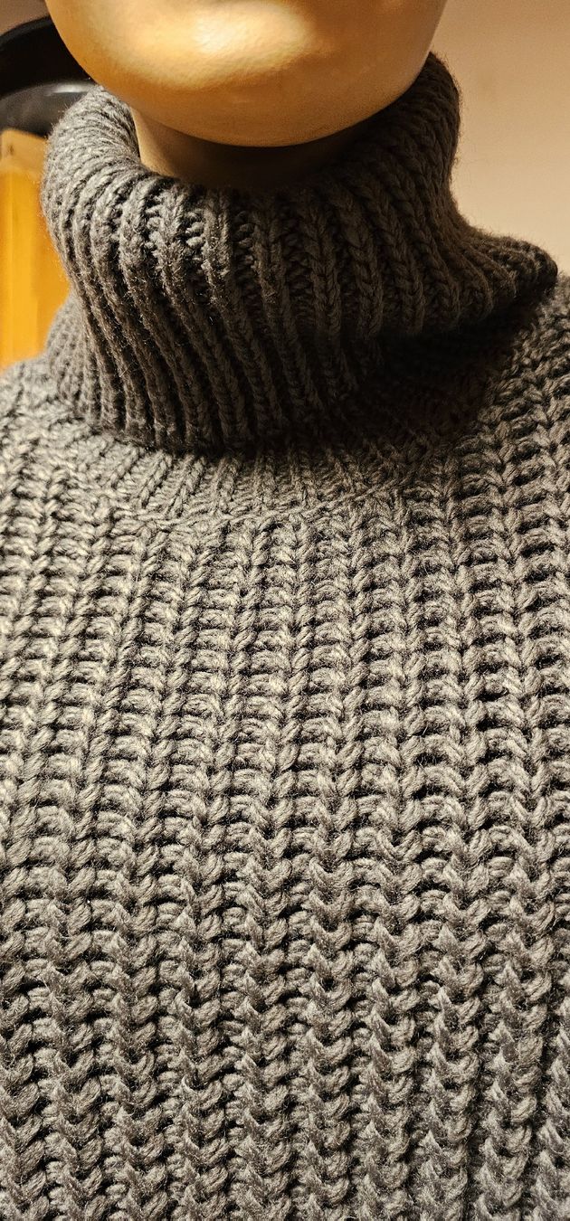 Pullover & Sweatshirts: Pullover mit grossem Kragen ,grau Strick Grösse M  – Gebraucht aus Ferden von jemyce 1