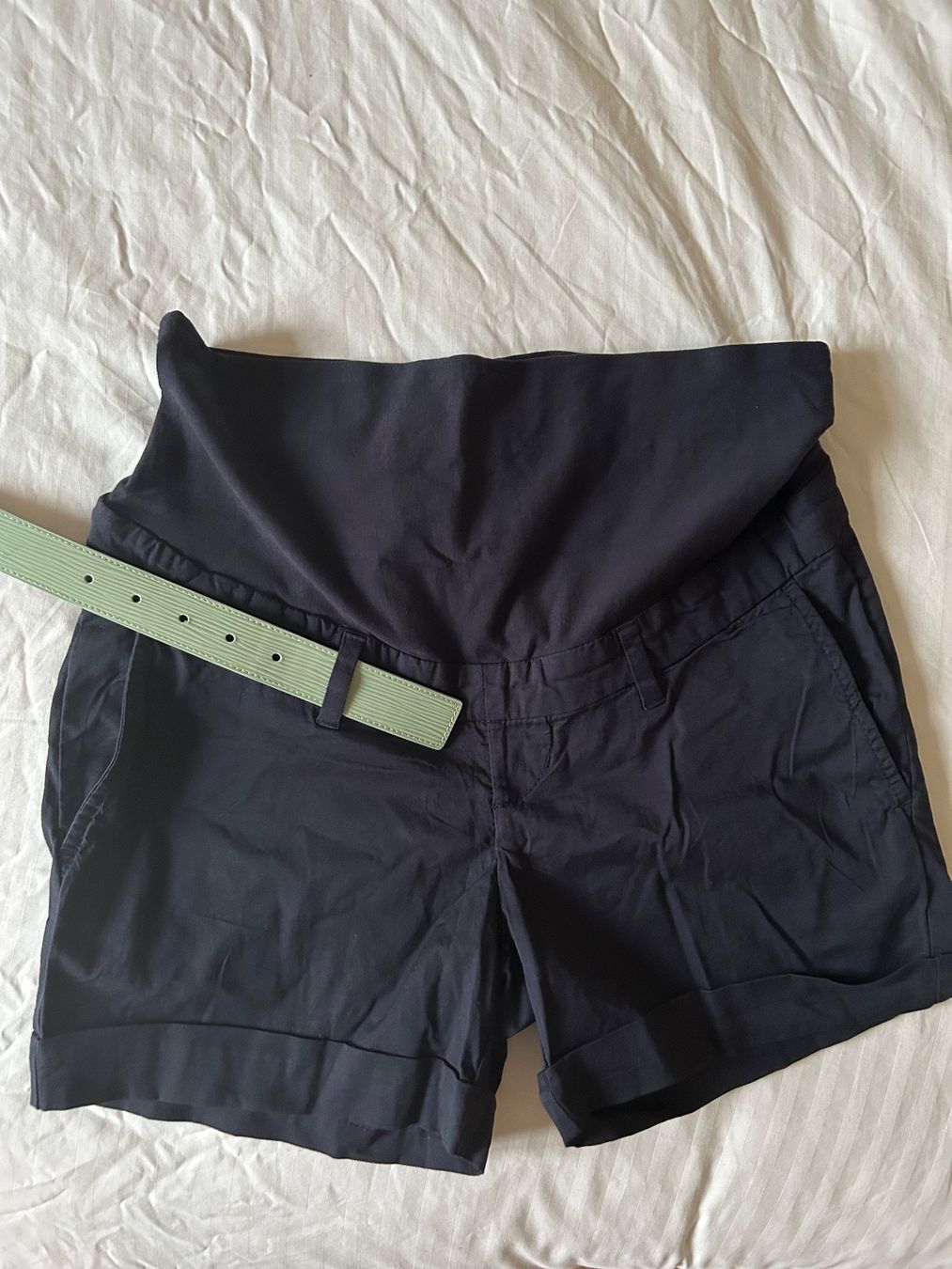 H&M Pantaloni: Short grossesse, neuf, H&M, 38 – Nuovo e nell'imballaggio originale da Carouge GE venduto da Emilynette 1