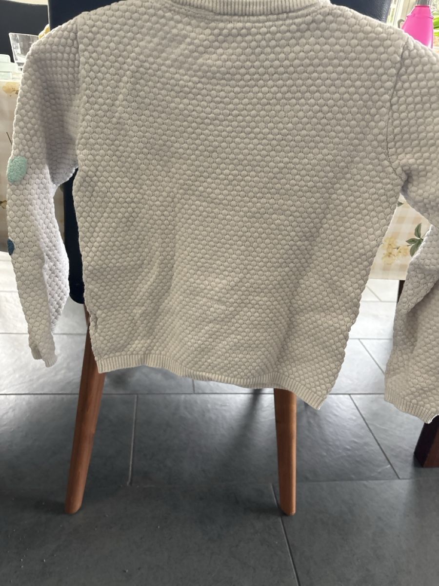 Pullover & Sweatshirts: Pullover mit Herz-Motiv – Gebraucht aus Spreitenbach von bea_wrh6 2