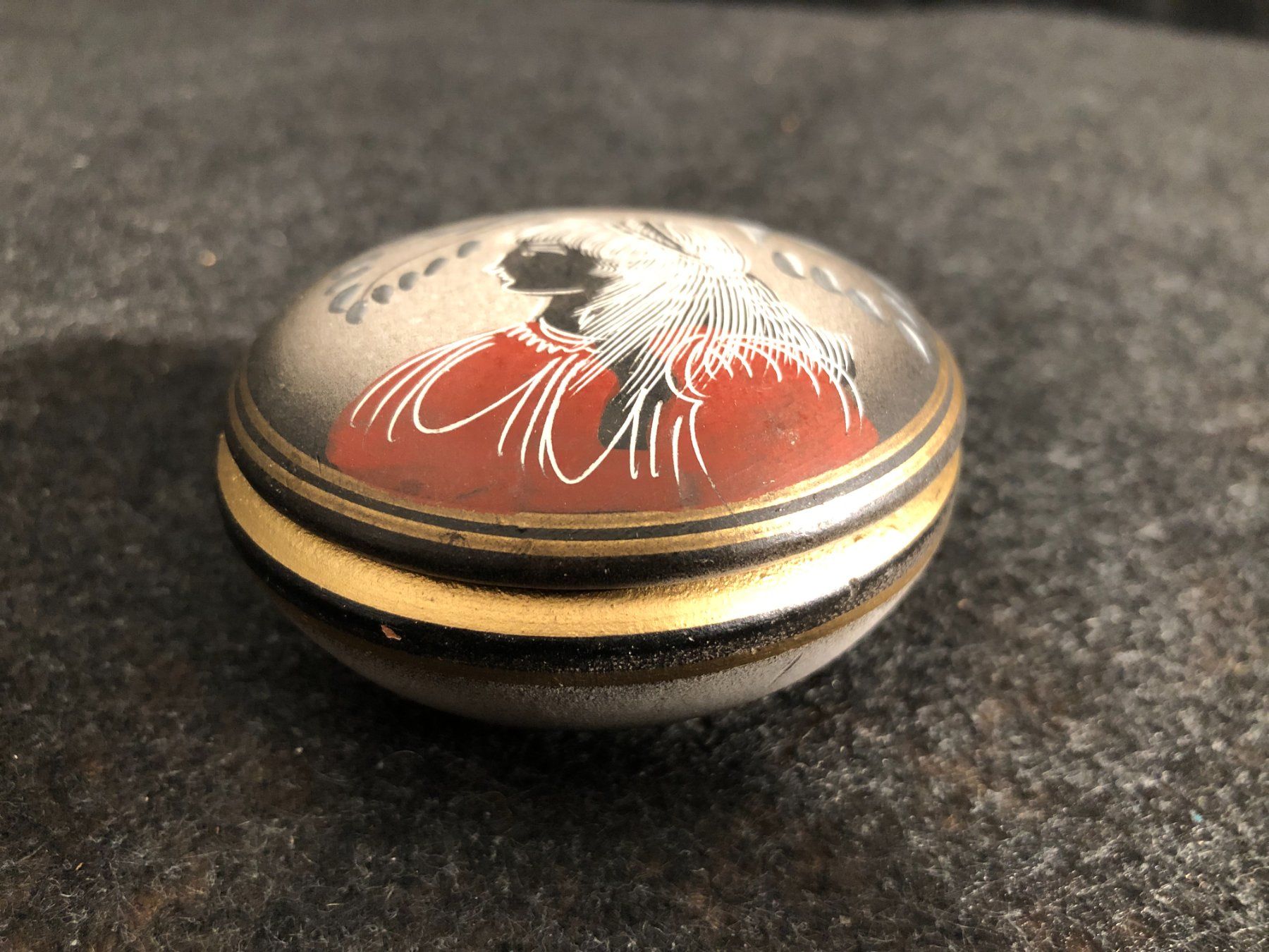 Dosen: Ancienne boîte en céramique. – Gebraucht aus Saignelégier von Dubois_Vintage 1