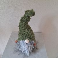 Wichtel mit  grüner Mütze und  grauer Bart aus Stoff