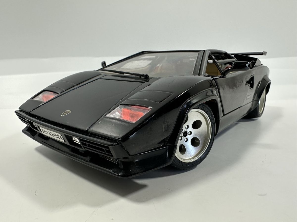 Bburago Modellautos: Lamborghini Countach 1:18, schwarz, BBURAGO  – Gebraucht aus Zofingen von rf9_x2xt