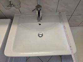 Waschbecken mit Armatur, gut erhalten,