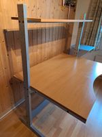 Schreibtisch mit Druckerkonsole
