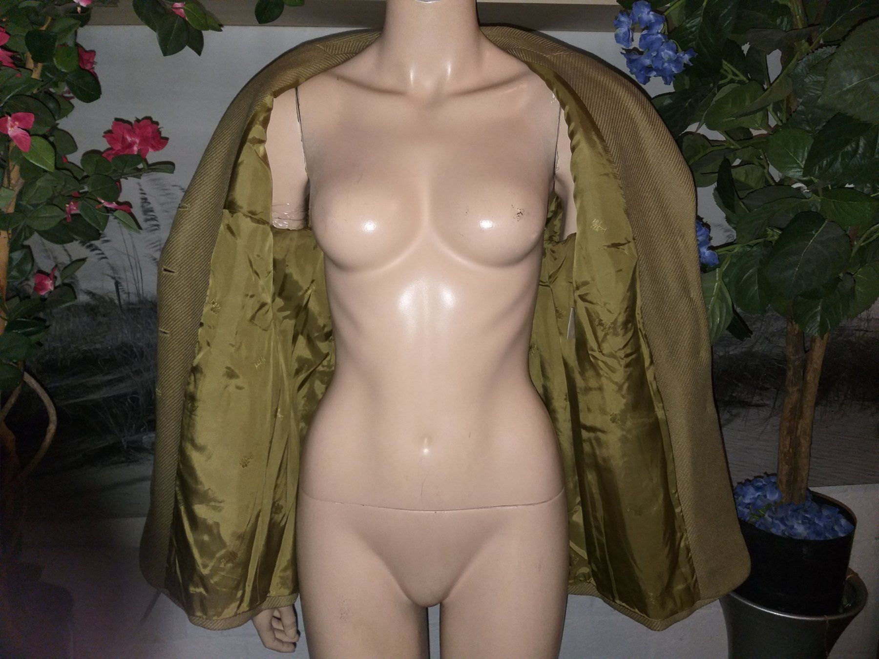 Escada Giacche: ESCADA Blazer 50 % cachemire + 50 % soie taille / Grosse 40 – Usato da Cossonay-ville venduto da Super-Price-Quality 8