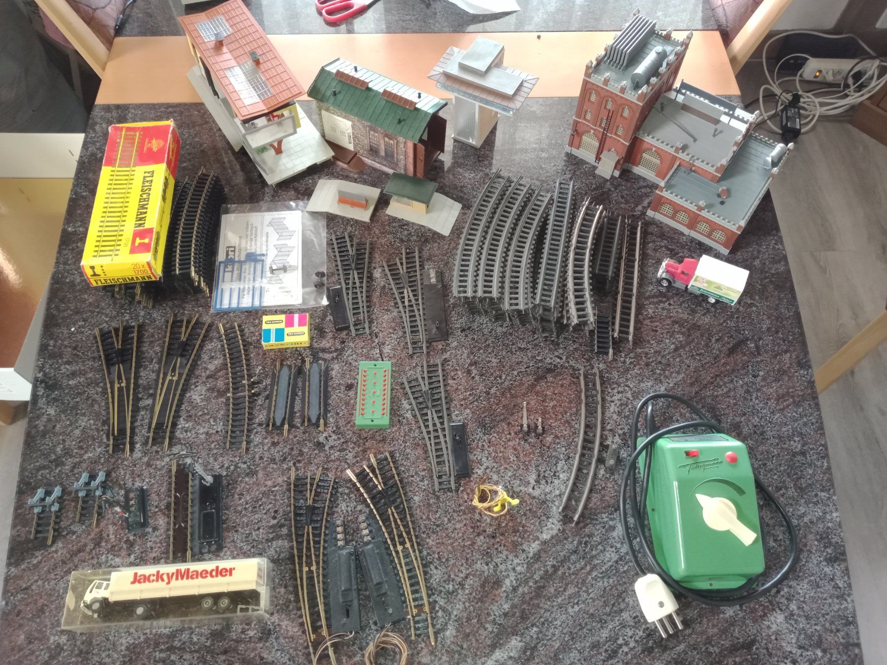 Modelleisenbahnen: Modelleisenbahn Lot H0 Gleichstrom – Gebraucht aus Bätterkinden von hobbycha 8