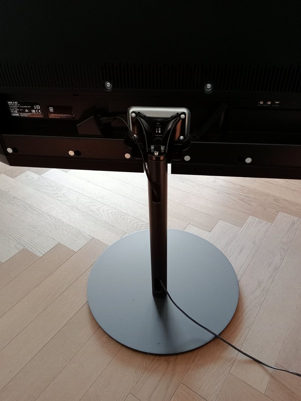 Loewe Televisori: Loewe Bild 3.43 inkl. drehbarem Bodenstandfuss – Usato da Zofingen venduto da Bolligerag 3