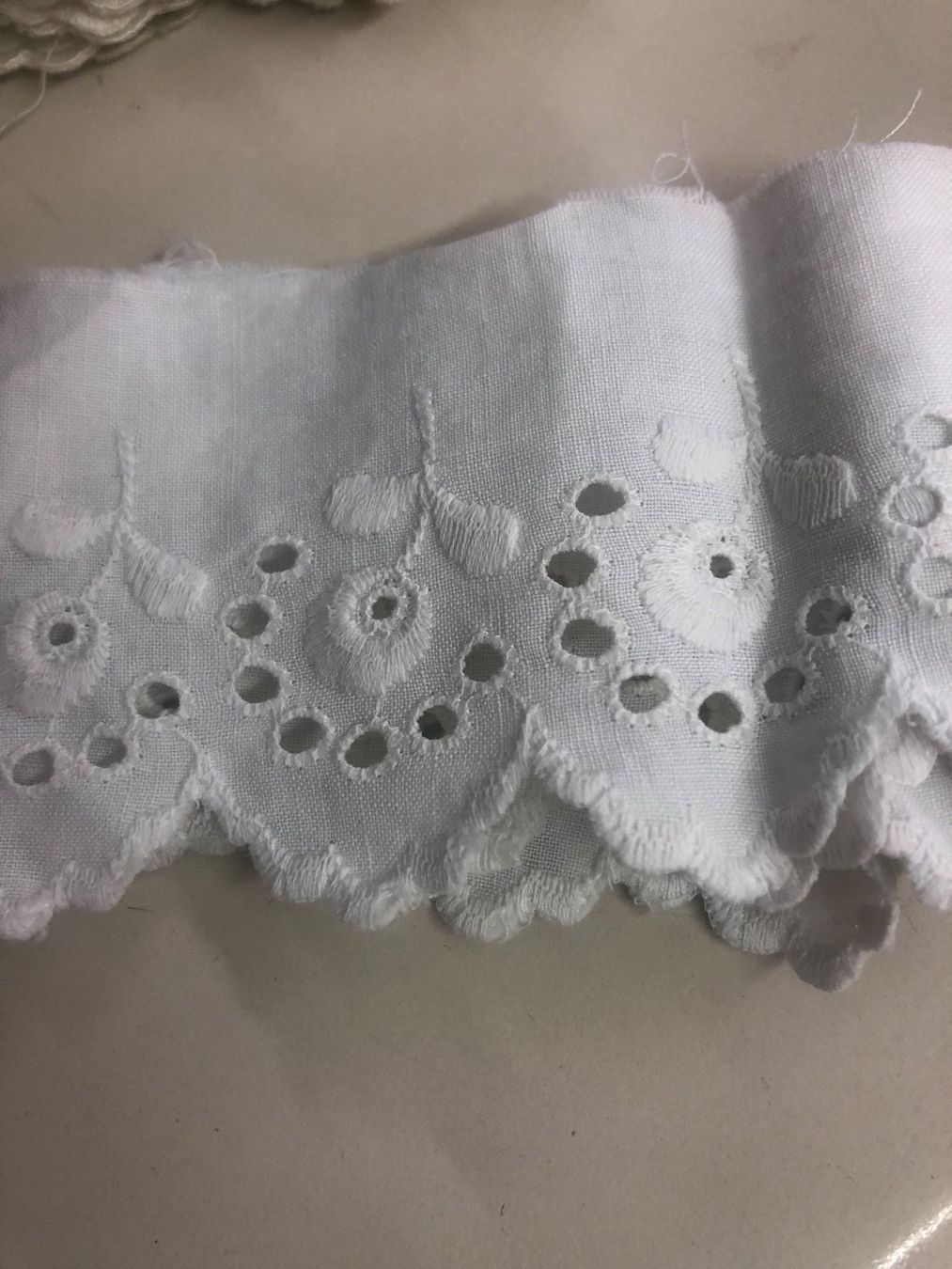 Tessuti: antike Spitze , eierschalenfarbe, 50 cm lang, 5 cm breit – Usato da Pratteln venduto da sLaedeliBB