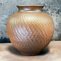 Vase FRICK décor guilloché et revêtement en Terra sigillata