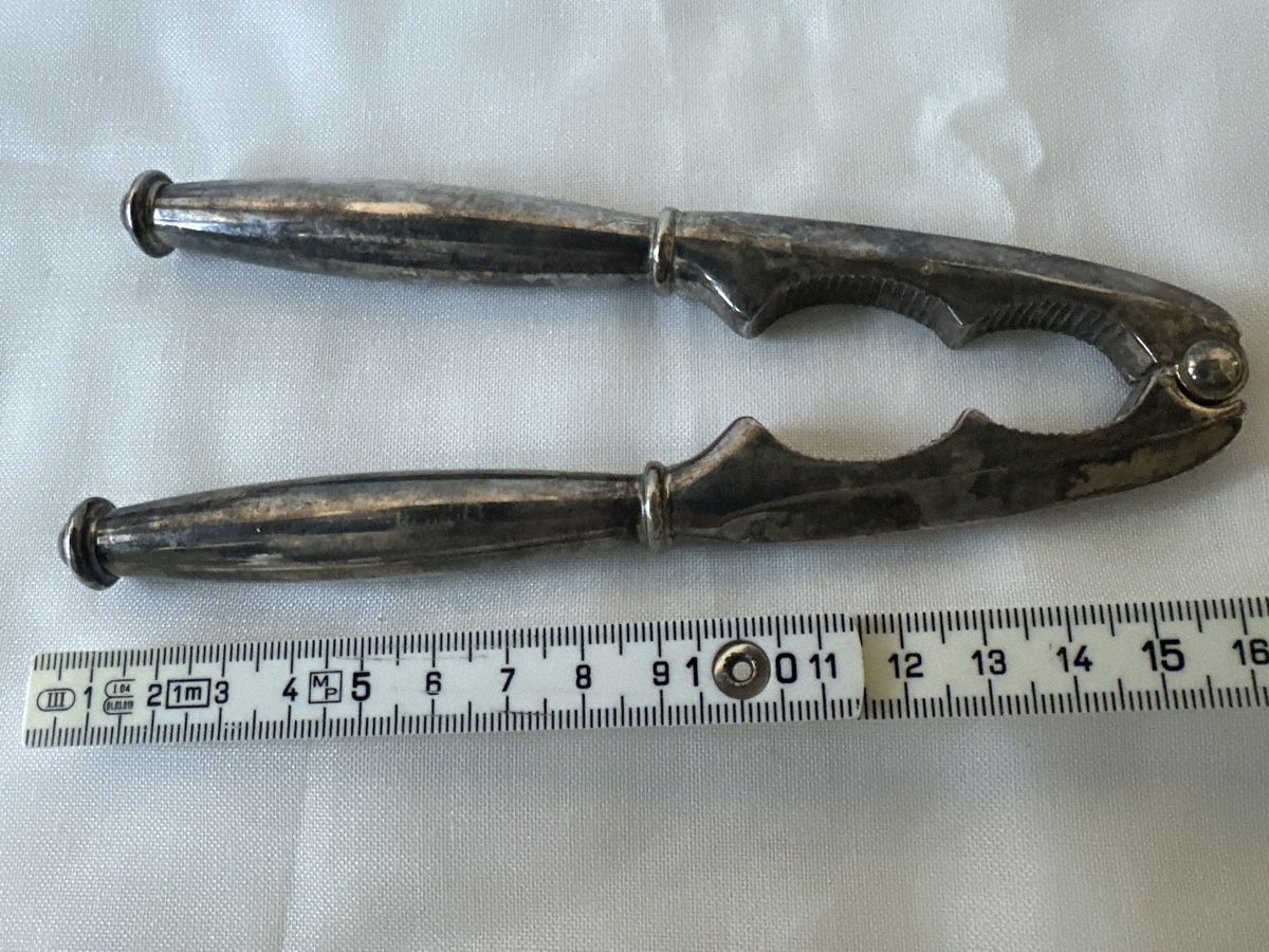 Elettrodomestici da cucina: Antiker Nussknacker, versilbert und sehr massiv  – Usato da Zürich venduto da Chaeffeler 3