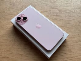 Apple iPhone 15 256 GB Pink – Akku 100% – mit OVP