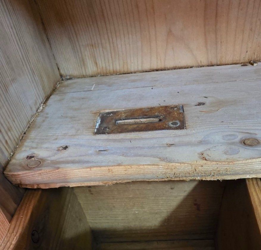 Schränke: Antiker Weichholz-Schrank mit integrierter Kasse – Gebraucht aus Flums von Flumsantik 2