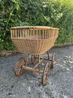 Vintage Korb-Kinderwagen aus Holz – Retro Deko – Weidenkorb