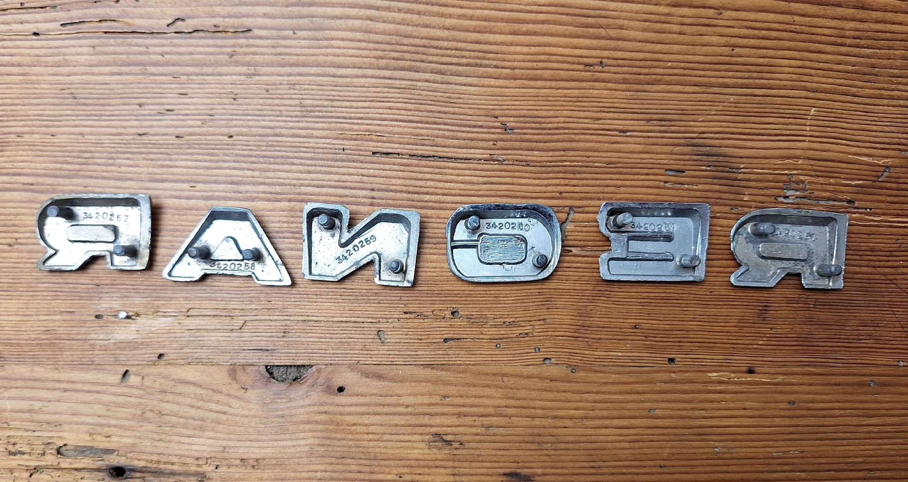 Ford Alle Autoersatzteile: Ford Ranger Schriftzug/Embleme – Gebraucht aus Triesen von BLACKSHEEP75 2