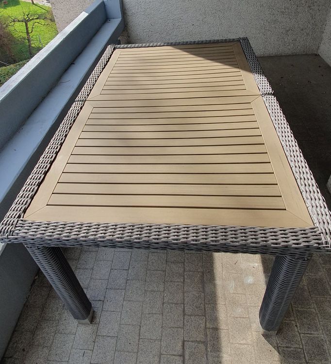 Ausziehbarer Tisch für Garten / Balkon grau geflochten Kaufen auf Ricardo