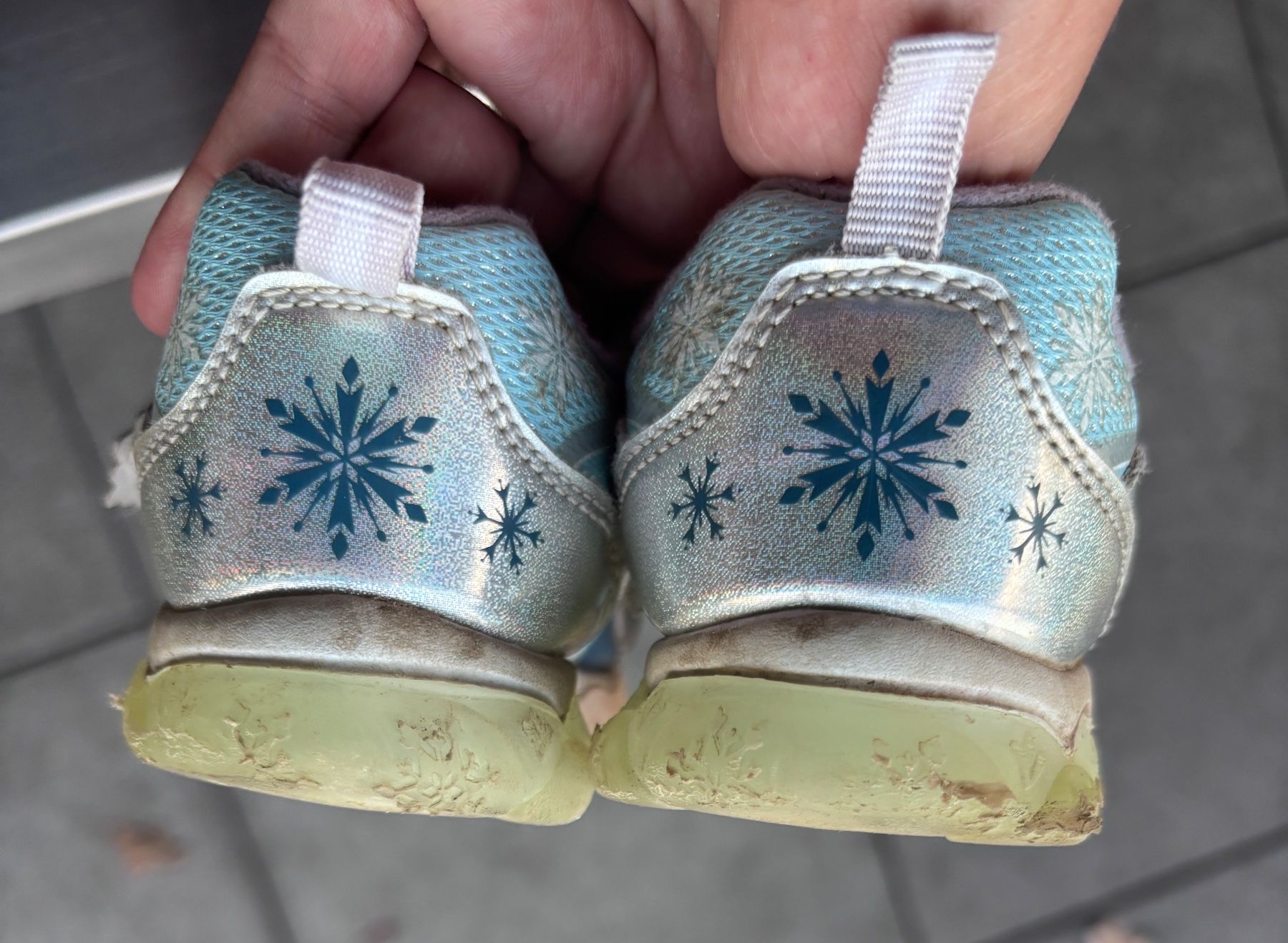 Scarpe per ragazze: Frozen Blinkende Sneaker Gr 27 – Usato da Brugg AG venduto da tsannen 6