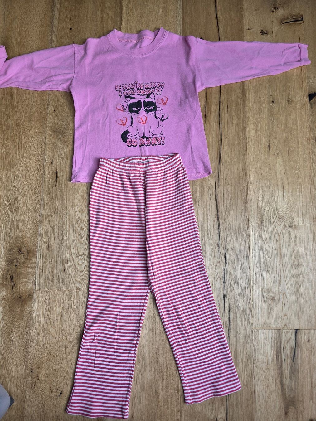Pyjamas: Mädchen Pyjama zwei Set Grösse 128 – D'occasion à Toffen par ver_x68f 2