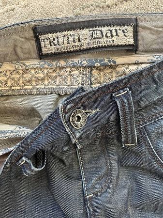 Dunkelblaue Jeans von Truth or dare