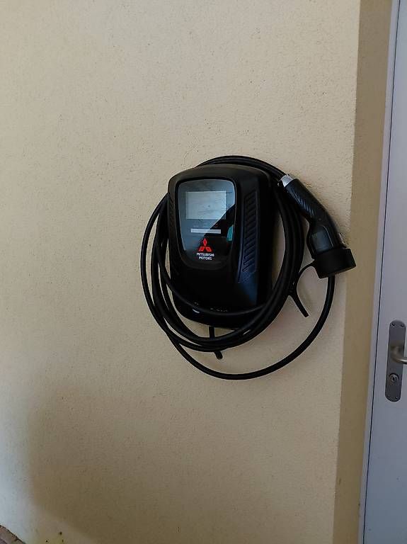 Batterie-Ladegeräte: Borne recharge + câble – Gebraucht aus Granges-Paccot von Pellon1