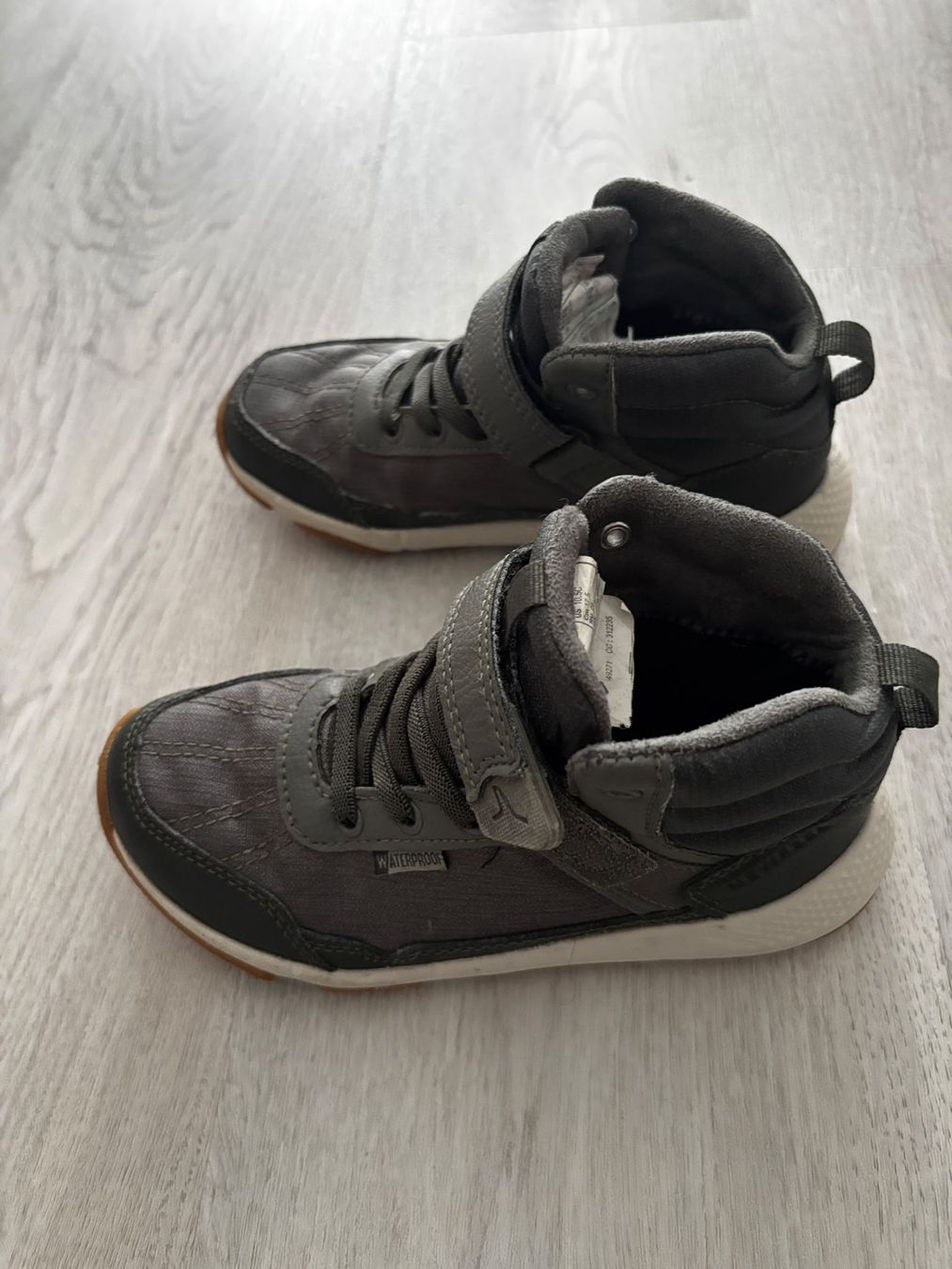 Scarpe per ragazzi: Kinder-Sneakers, Gr. 28 – Usato da Hochfelden venduto da rub_rnw5 4