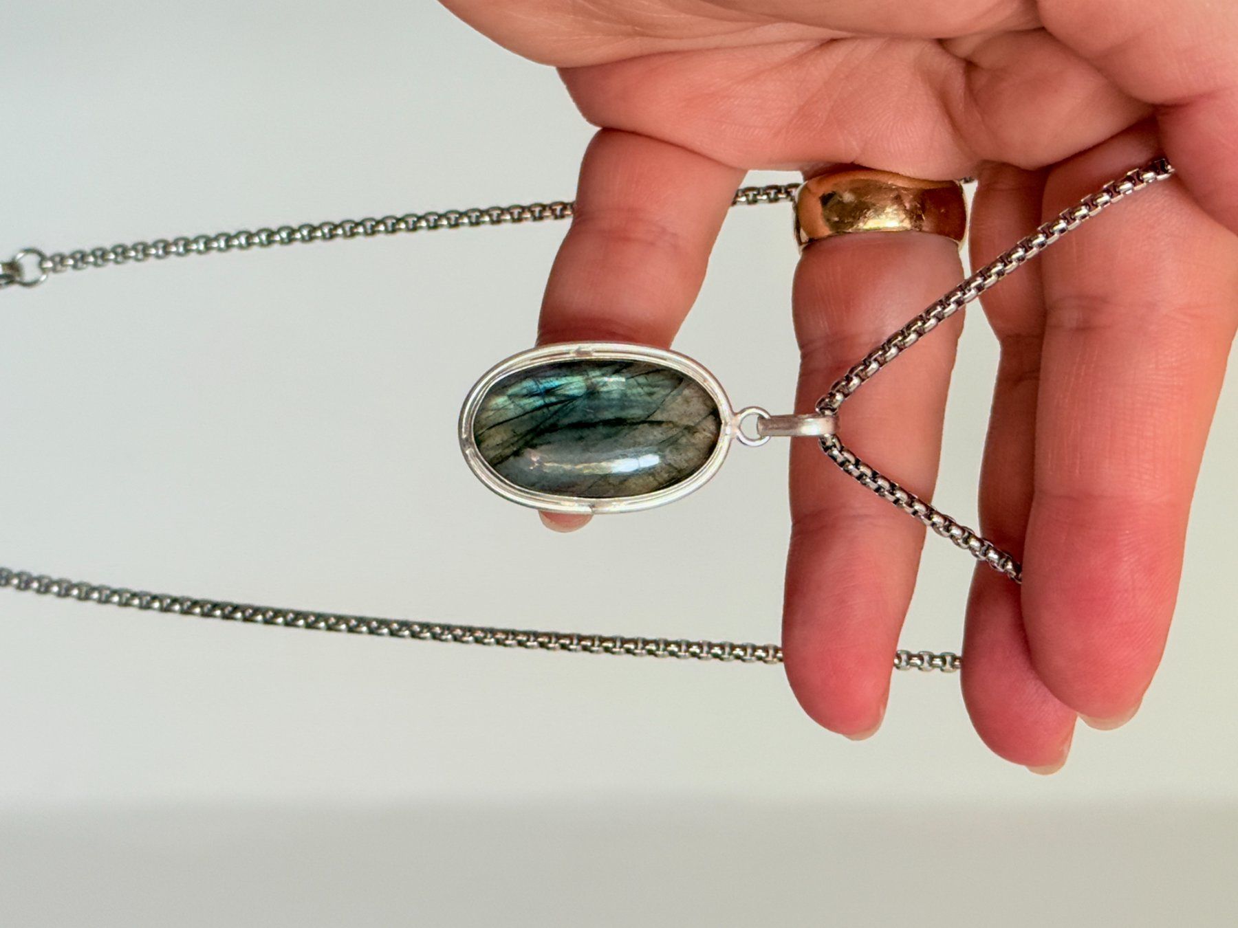 Ketten: Fashionable labradorite necklace – Neu und originalverpackt aus Genève von AGBERG 6