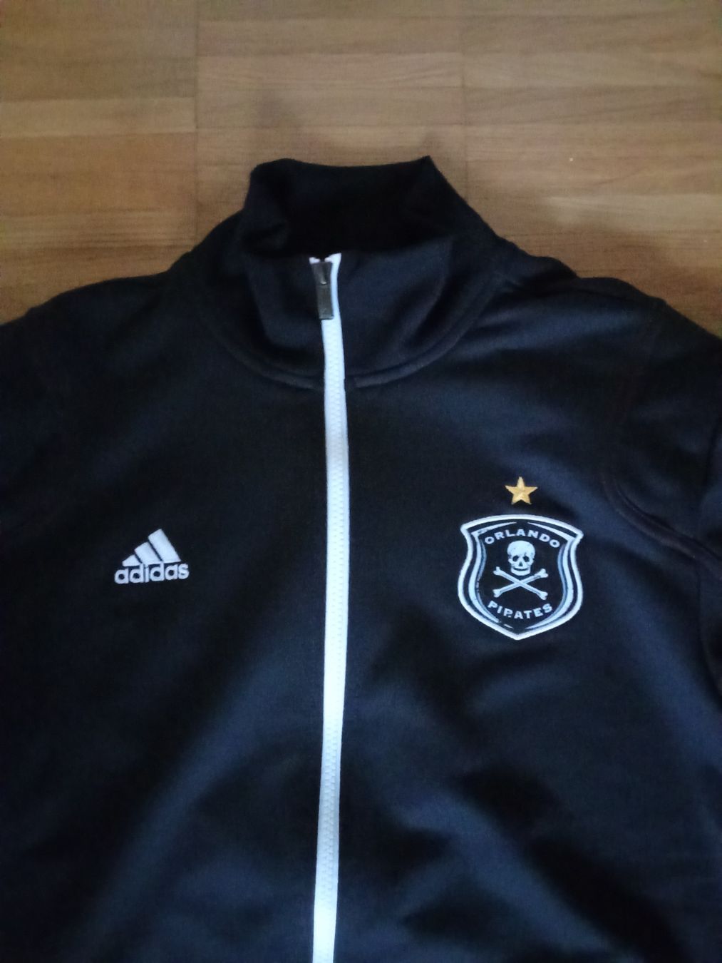 Adidas Giacche: ORLANDO PIRATES JACKE M – Usato da Bretzwil venduto da Ulas5757 1