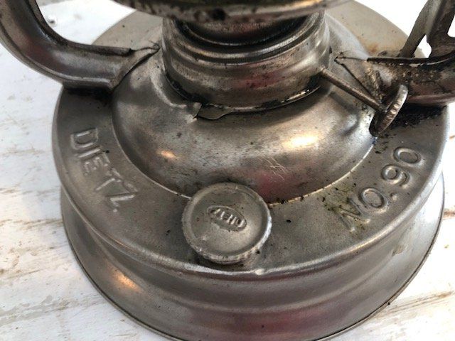 Lampes: Ancienne lampe à pétrole – D'occasion à Chézard St Martin par schmitt 1