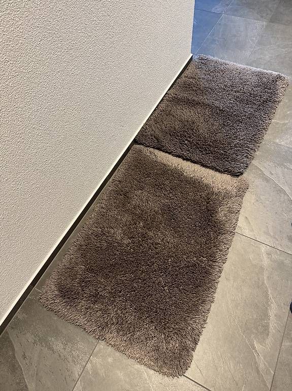 Ikea Tappeti: Badematten 60x90cm dunkelgrau – Usato da Oberbüren venduto da dijbdn
