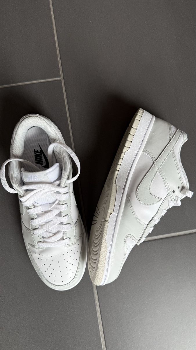Nike Scarpe da donna: Nike Dunk low white / photon dust white – Nuovo (secondo la descrizione) da Chur venduto da han_cy28 2